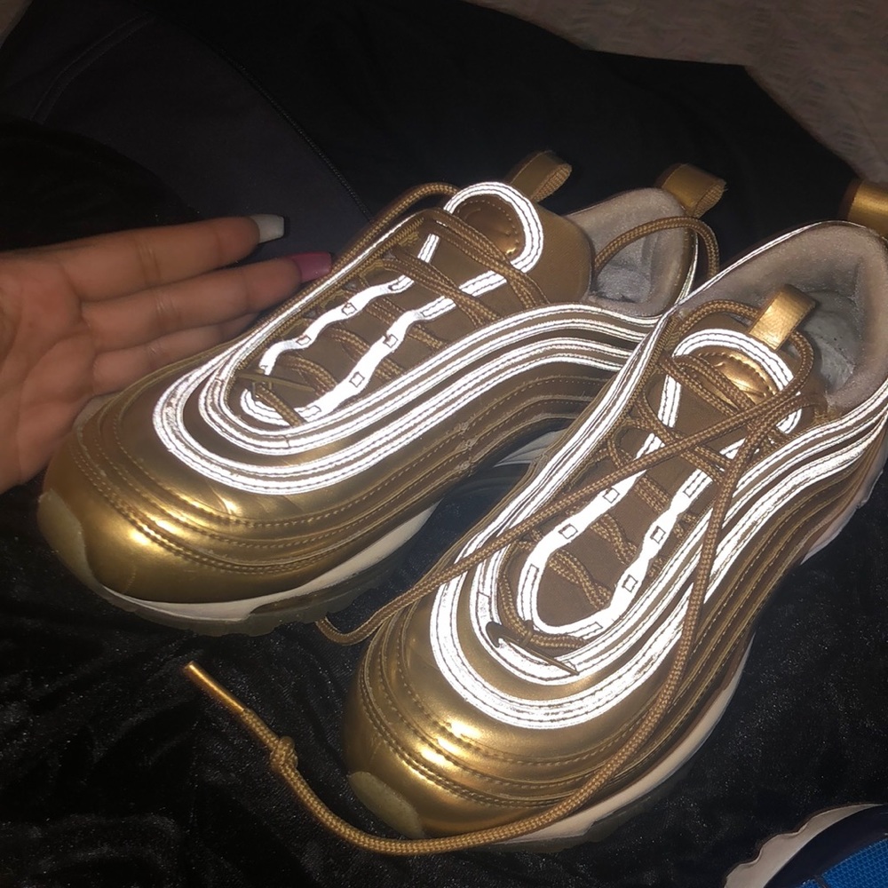 Gold air max 6